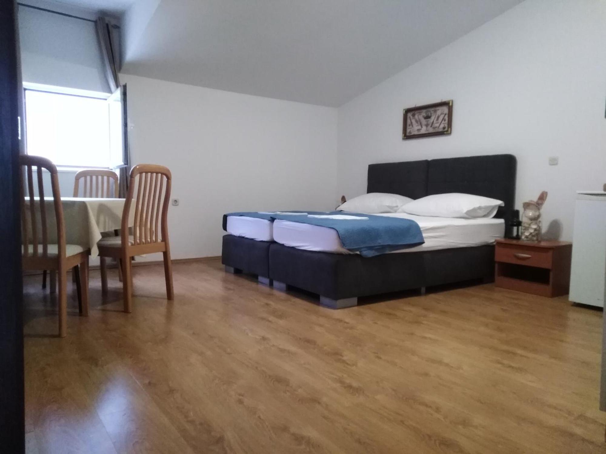 Tonino Apartments Pag Town Buitenkant foto