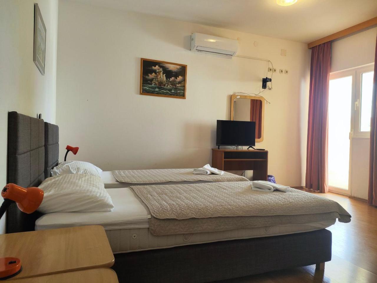 Tonino Apartments Pag Town Buitenkant foto