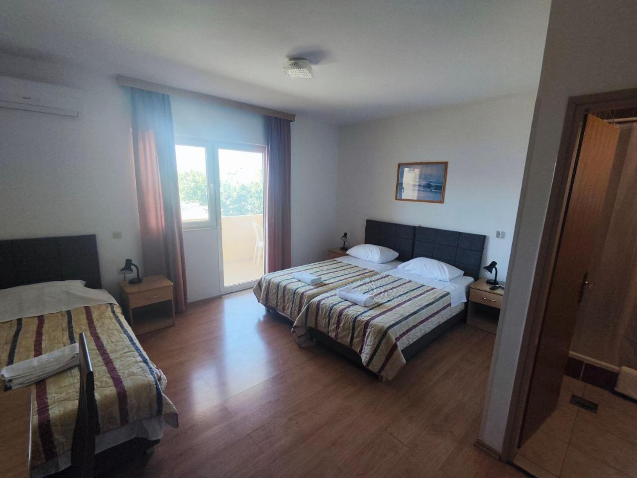 Tonino Apartments Pag Town Buitenkant foto